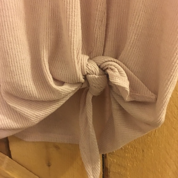 Blush Dex shirt with side tie. - Picture 3 of 4